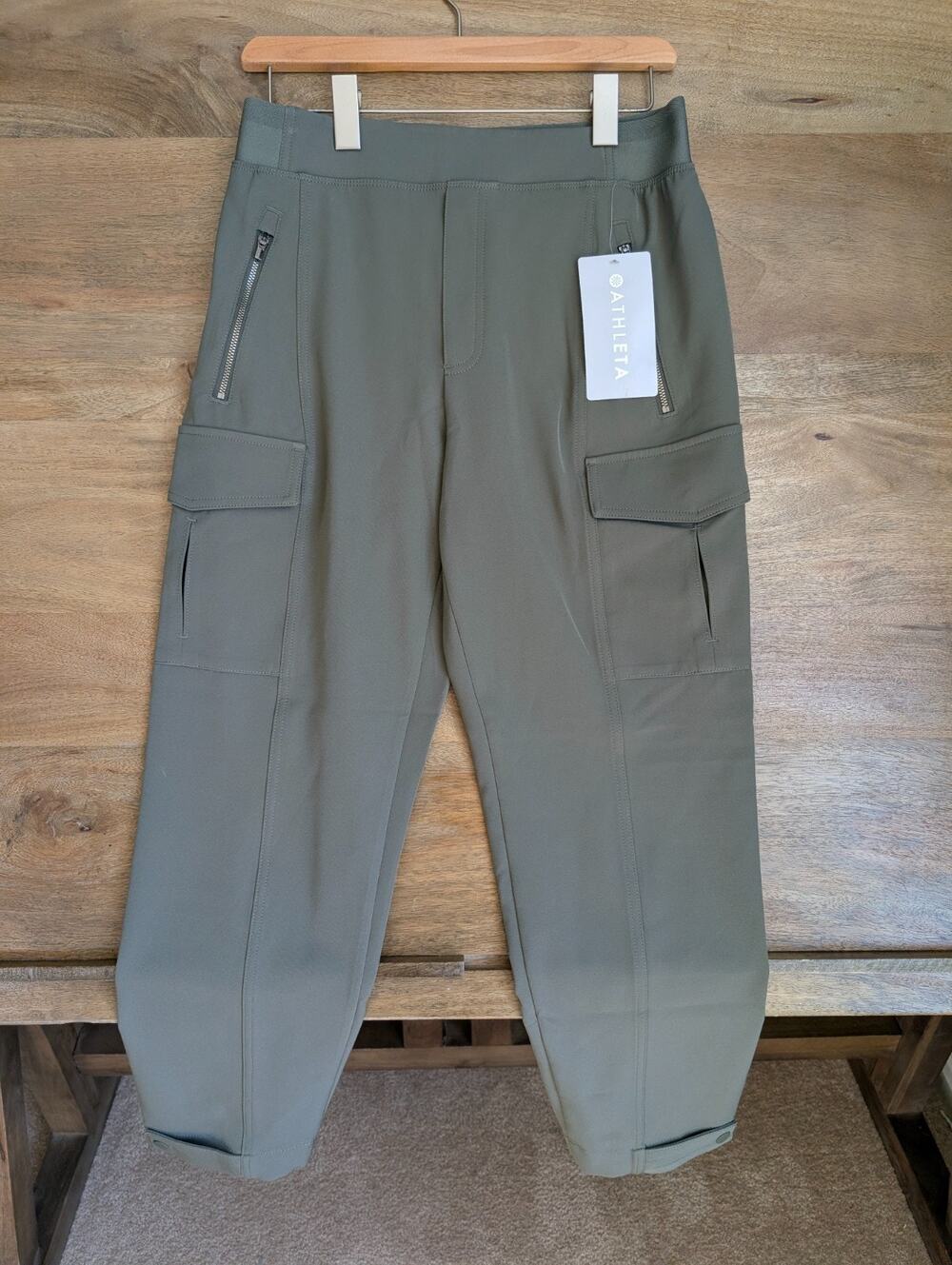 Athleta Endless Cargo Pants Womens Small Green Travel Comfort High Waisted NWT